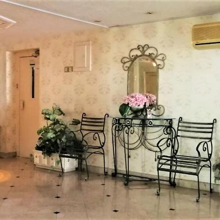 Nuzha Hotel Apartments Маскат Екстериор снимка